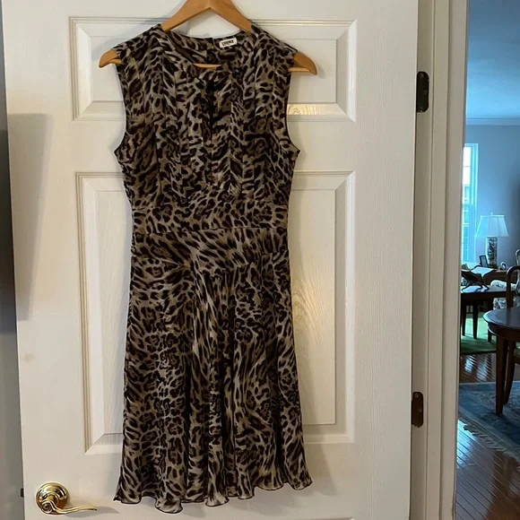 L’ AGENCE Animal print midi Dress 👗 with lining. - Picture 2 of 13